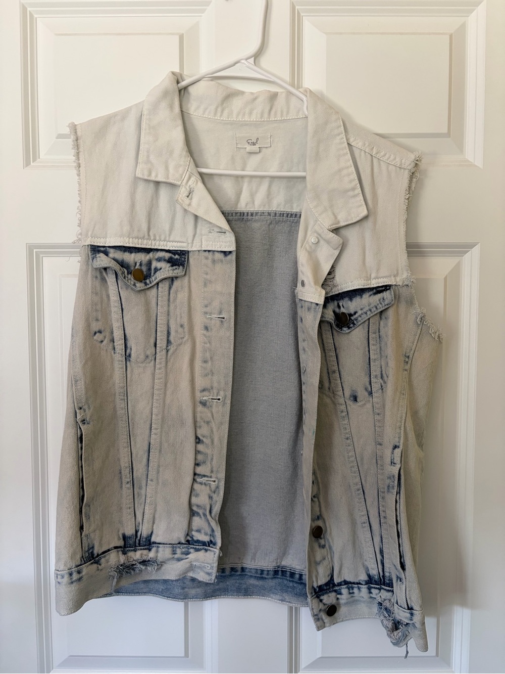 easel White Cotton Top with Classic Label